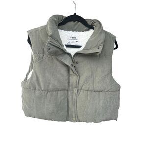 Ci sono large olive green puffer faux fur Sherpa lined cropped vest warm layers